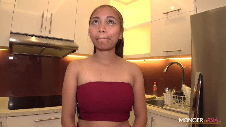 Monger In Asia: Une bangmaid asiatique sexy quitte l'interview avec un creampie