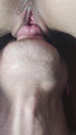 Wet Pussy Fuck: Lízání kundičky zblízka - tato kundička je velmi mokrá a kape...