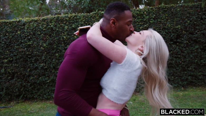 Blacked: Blacked, вона любить, коли над нею домінує великий чорний член