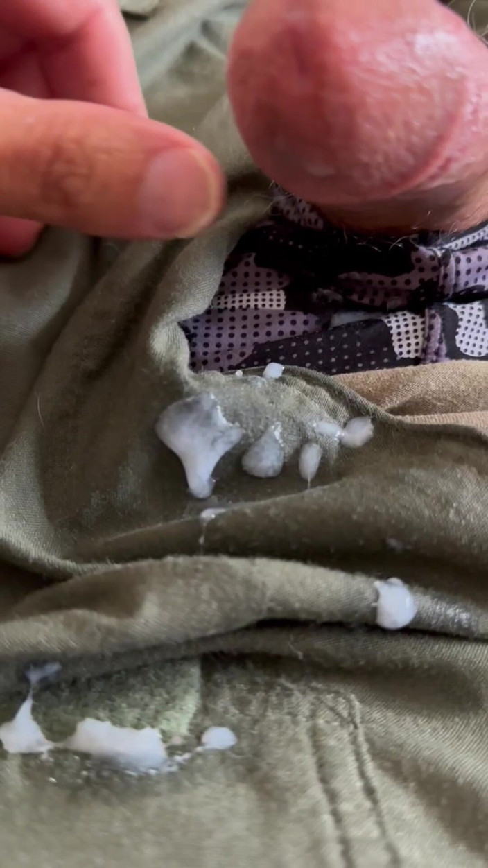 Gay Soldier Stuff: 热辣的美国陆军士兵撸管他勃动的鸡巴！！