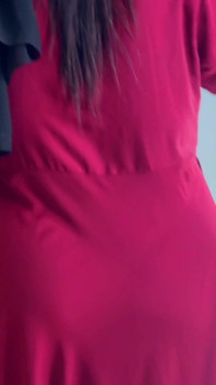 Une femme de ménage d’hôtel au Maroc nettoie ma chambre et je vois sa grosse PAWG et je commence à me masturber