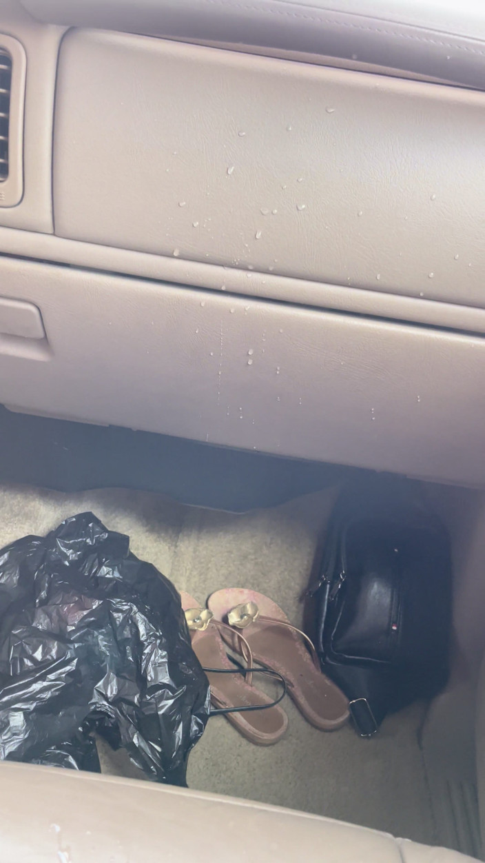 Musclemama4u: Squirt in Car