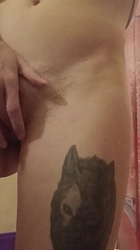 mainne baathroom ka darvaaja band kar diya taaki kisi ko pata n chal sake ki main lesbiyan thi