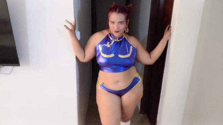 Gina Halime: Chun Li din Street Fighter este împușcată în toate găurile ei
