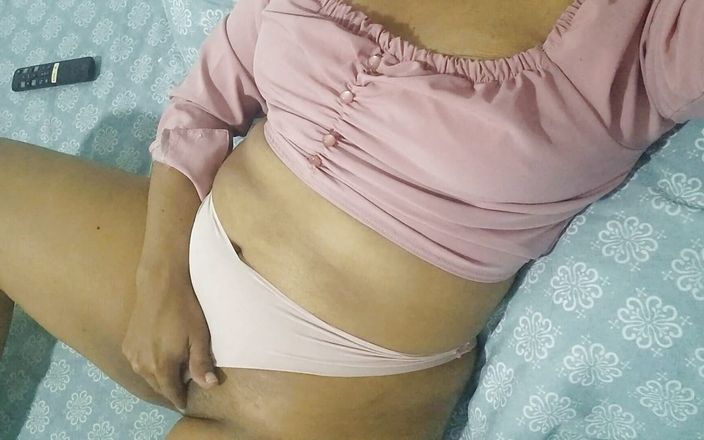 PATY PATY: Madrastra bisexual !! Ella gime bien mientras mi coño sale de...