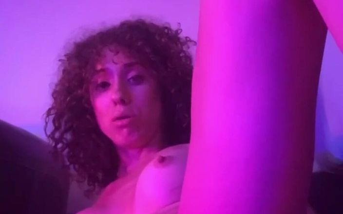 Tia Tizzianni Productions: Adoro scoparmi allo specchio