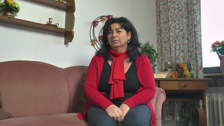 Deutsche Madchen: Big Boobed German Granny Poses in the Solo Action