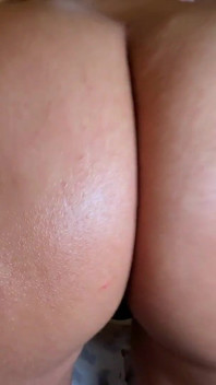 Moja cycata przyrodnia siostra chce zrobić film porno z pochwowym creampie