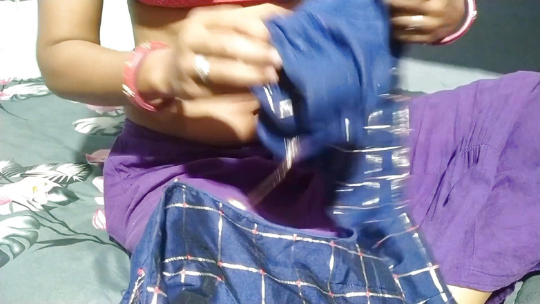 Rakul008: 继母抓住了继子的勃起，并帮助她快速射在她的阴户上