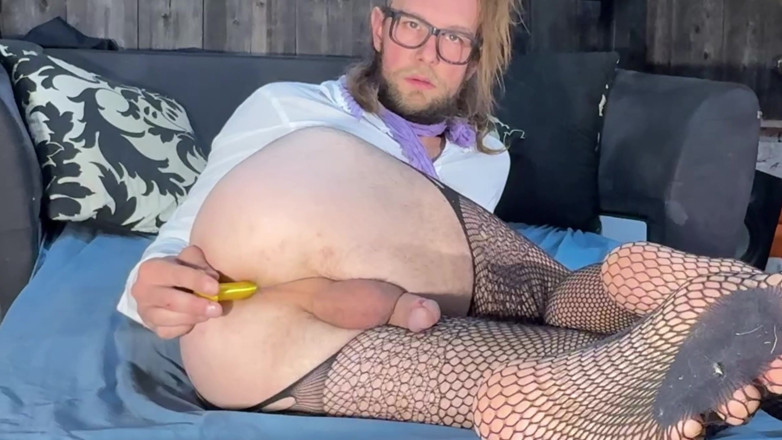Fem Bi: Bu dildo çok küçük, daha büyük bir tane almam gerekiyor