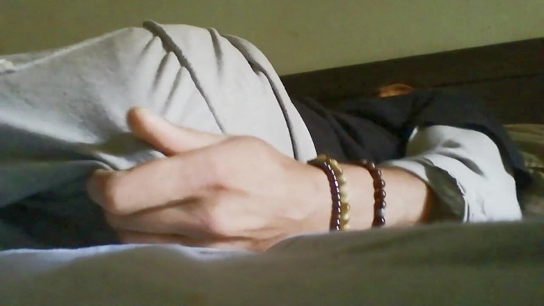 Culopeke: Young man pleasures himself in his bed