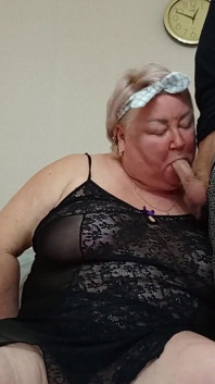 Pomáhám své macechě s angličtinou a ona mi kouří