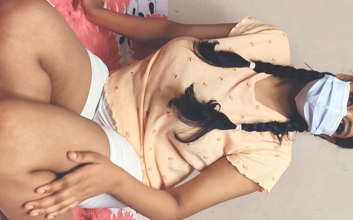 Ena: ホームアローンエナマンコを指で触れる彼女はインドのホットな男の子が必要です