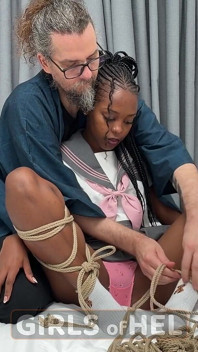 mörkhyad college flicka övar hennes stön - japansk Shibari bondage style