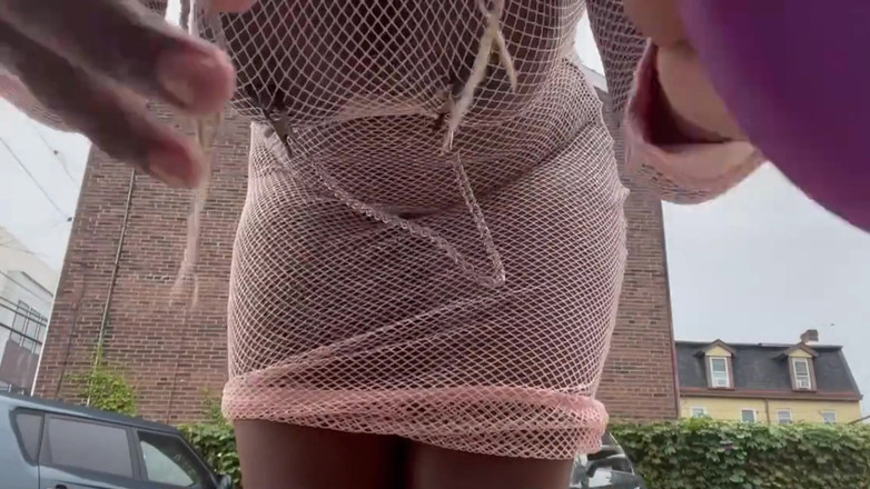 Super sexy ebony cuties: Прохаживаюсь в платье-чулках-сеточках, трахаю мою киску на публичной лестнице