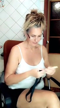 Nudu můžete rozptýlit vytvořením nového erotického oblečení vlastníma rukama.