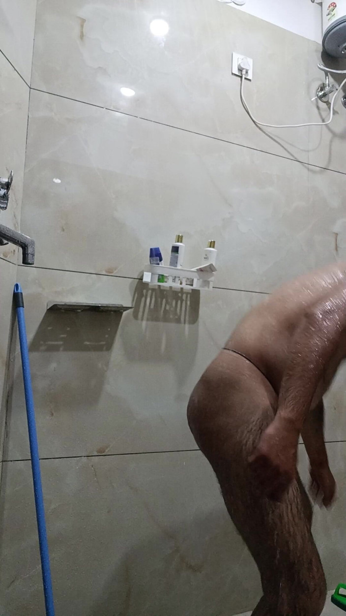 Rajasthani-old-lover: Pertunjukan masterbasi hot gadis hot india lagi asik mandi