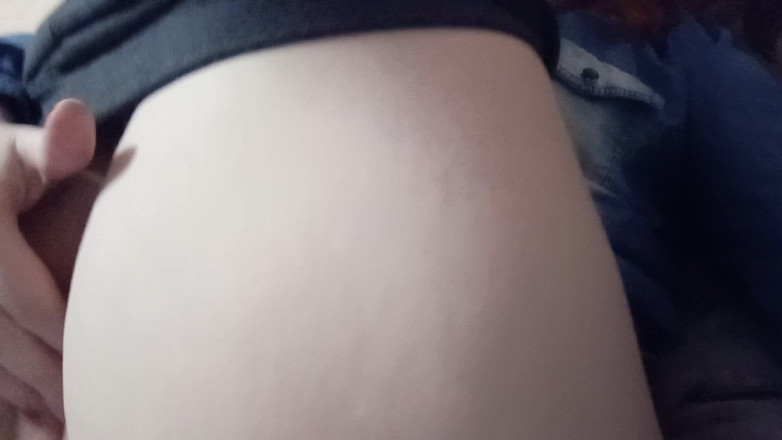 SweetAndFlow: Aku pulang ke rumah dan memutuskan untuk bermain dengan memekku...