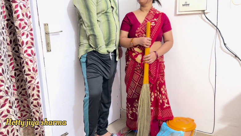 Hotty Jiya Sharmaa: 家政婦はオーナーに見捨てられた