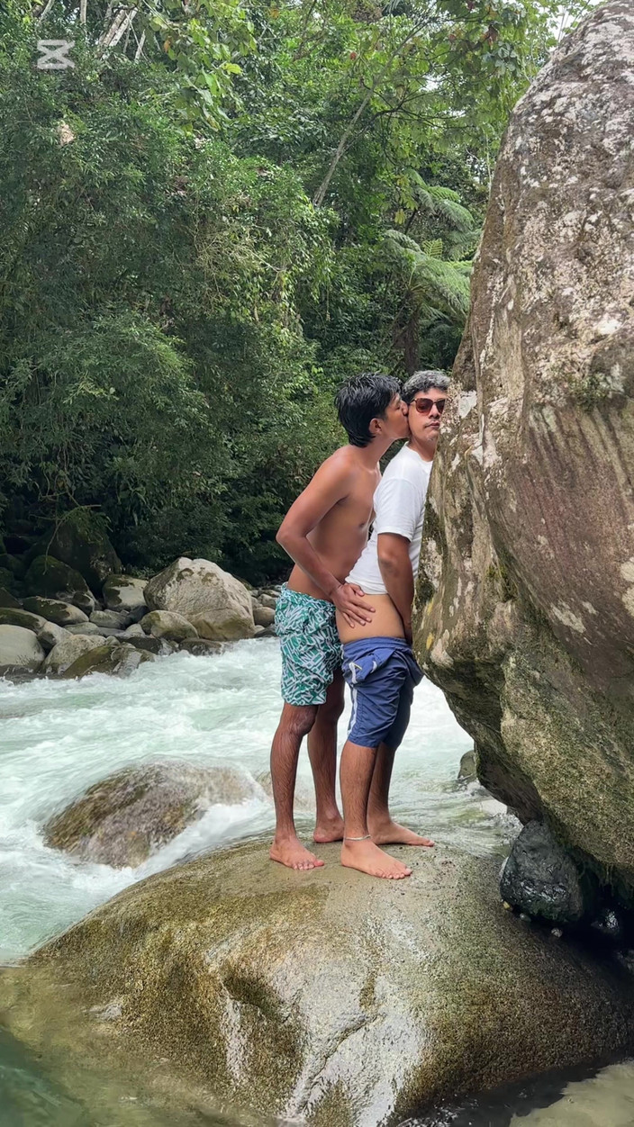 Deiby Latino: एक धारा में एक मोटे आदमी को चोदना