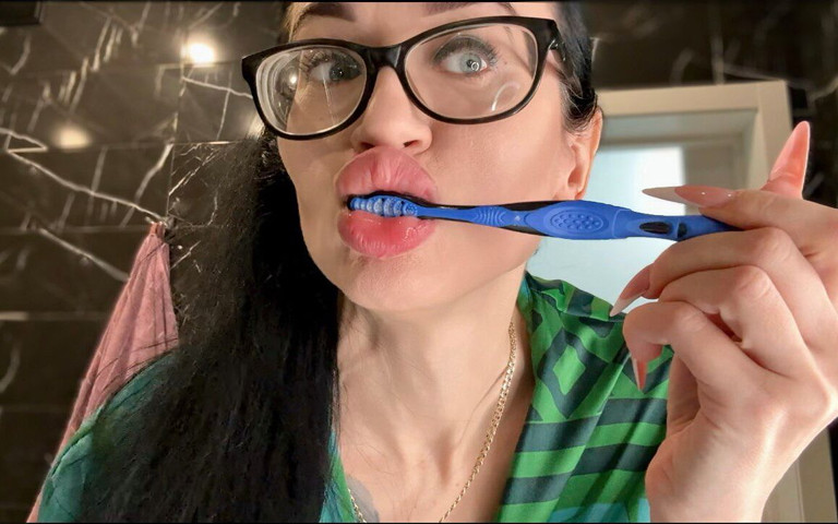 Brushing My Teeth, Silk Robe and Bra on Me, Glamour MILF with Glasses and Big Lips (Julia domaina) Brushing My Teeth, Silk Robe and Bra on Me, Glamour MILF with Glasses and Big Lips (Julia domaina)
