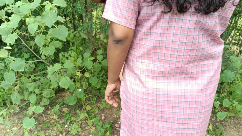 Magilmathi: Vysokoškolská uniforma studentka venku