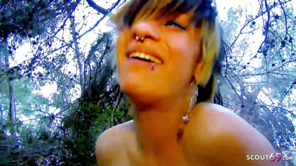 Full porn collection: Ragazzo scopa la sua ragazza magra Zoe Nil nei boschi...
