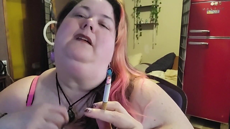 Kitty Delgato: SSBBW Smoking While Playing with My Neck and Massive Arms