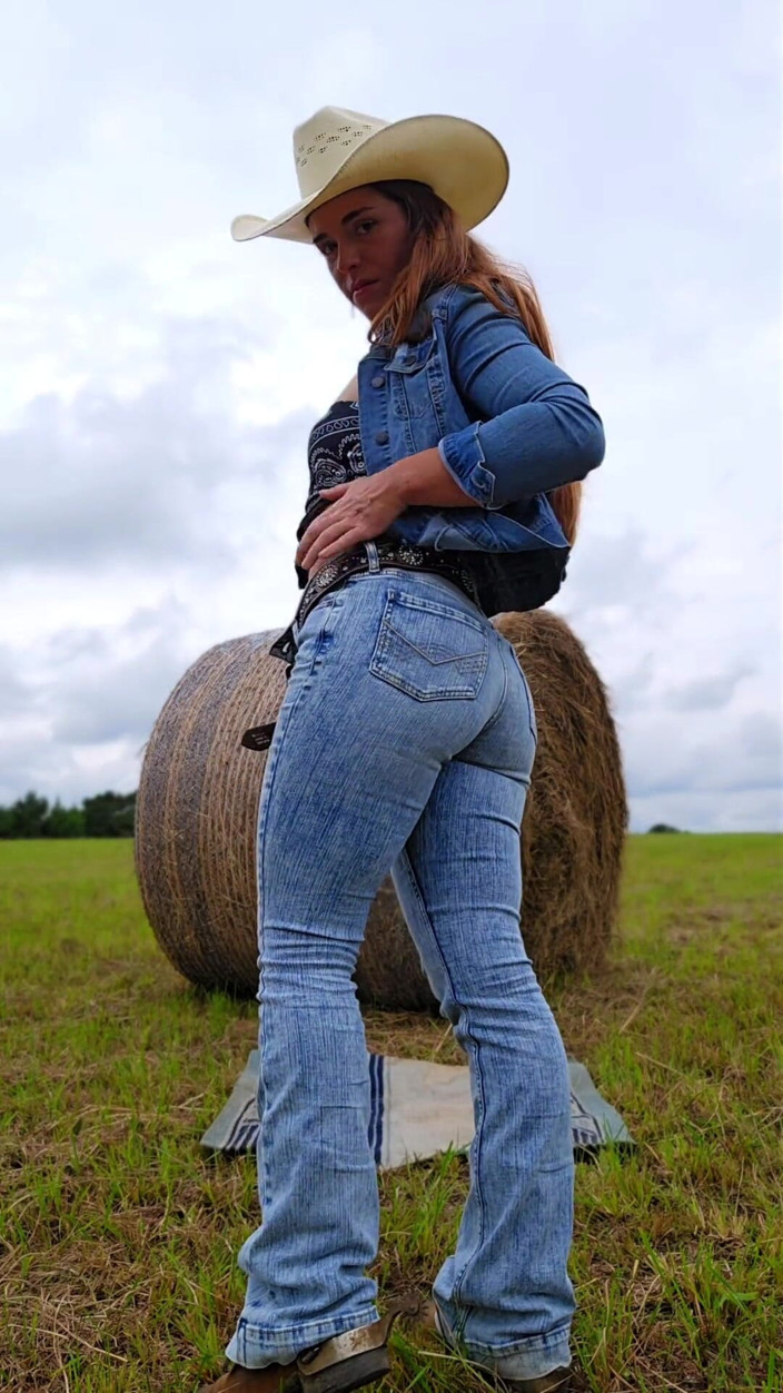 NaughtyRedFarmgirl: Barefoot Cowgirl Strip and Grind Heel of Foot Squirting All...