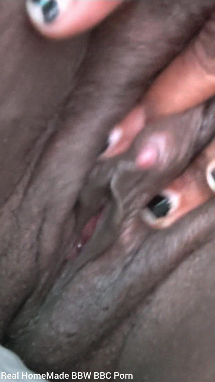 Super sexy ebony cuties: Stuzzicando strofinando la mia figa stringendo il mio grosso clitoride