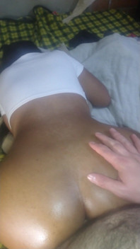 Boa bunda rebentando negra morena com bunda enorme