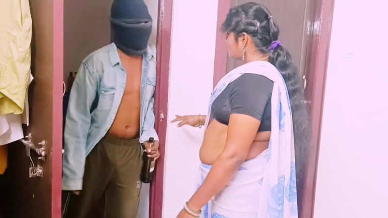 Telugu honey lips: Desi sesso segreto. Casalinga indiana che tradisce marito segreto scopando...
