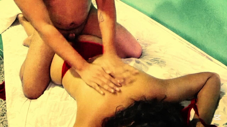 BigassMILF40: MILF mature à gros cul sucant une bite en échange d’un massage