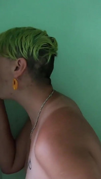 Schwanzlutschen durch gloryhole und schlucken