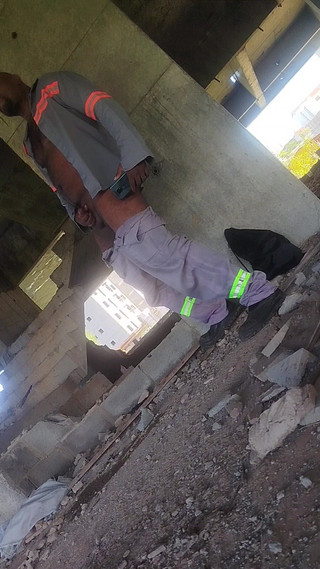 TheBlacKHunterr: nach Stiefeln riechend