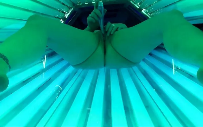 Seraphina Flame: Fun at solarium
