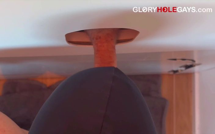 GLORYHOLEGAYS: Ngentot memek sempit gay sextoy di gloryhole - sama seperti kembar...