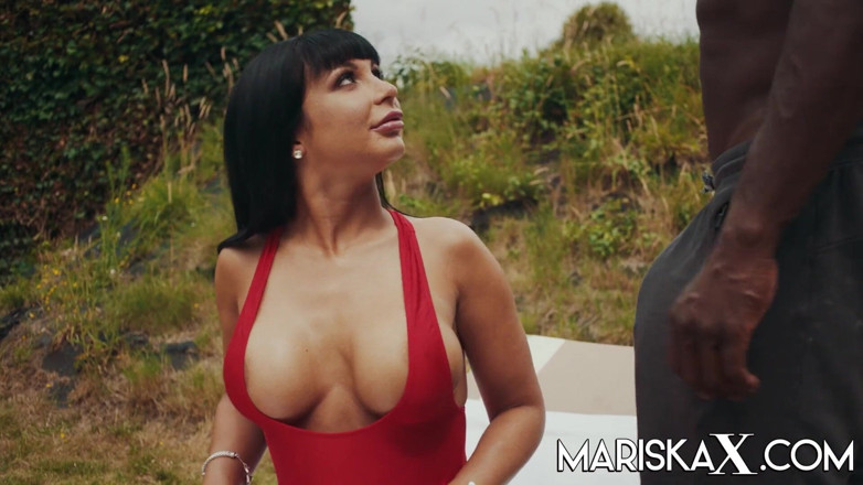 Mariska x: MARISKAX - Valentina Ricci ass fucked by the pool guy