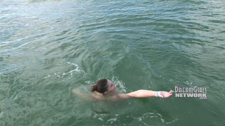 Dream Girls: Two chicks pee on a boat