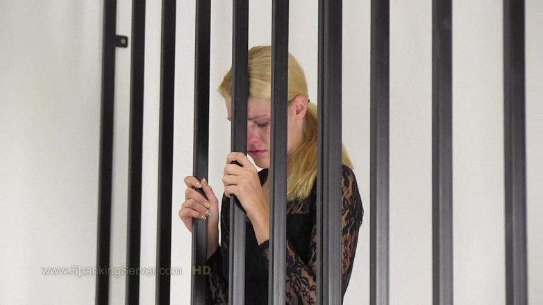 Spanking Server: lizi kore maarna