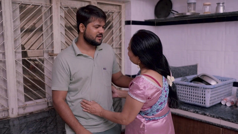 Pyari gudiya: Quente indiana meia-irmã, seduzida por jovem garoto, recebe um pau...