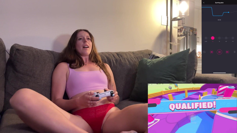 Nadia Foxx: Jogando Fall Guys com meu Lush e tentando não gozar...