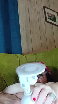 La grande t mette un male e ha uno squirta