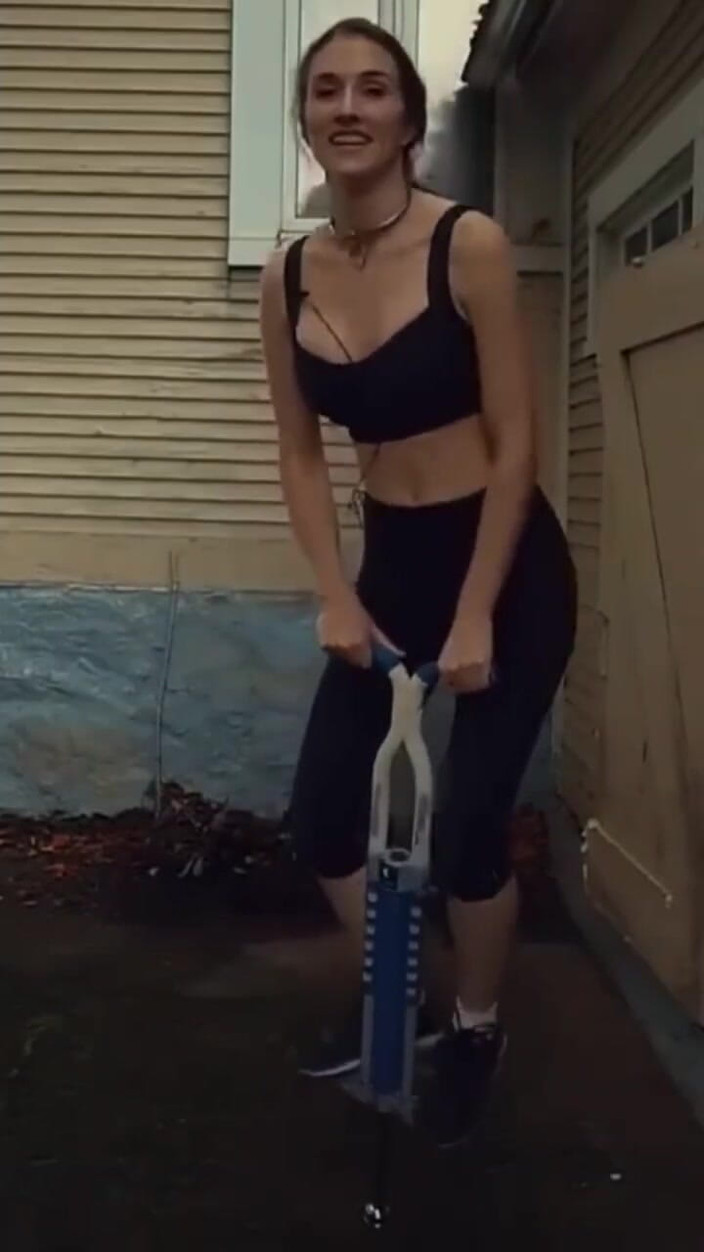 Piper Blush: 당신은 Pogostick 트릭이 있습니까?