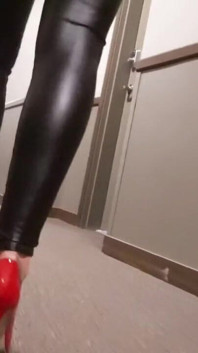 Crawl Behind Me, Pet