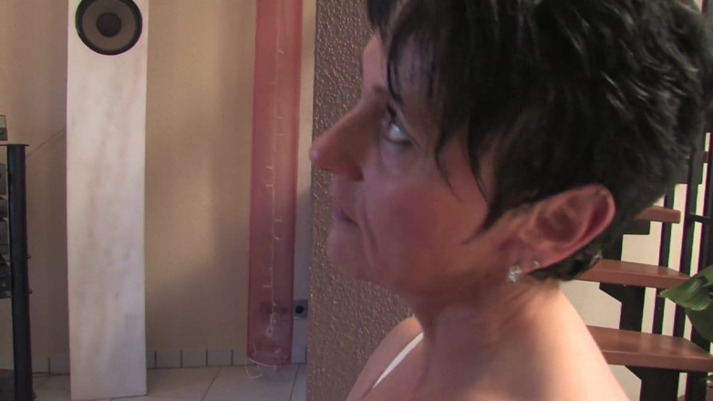 Lesbian Stories: Dwie amatorskie dojrzałe dziwki w scenie lesbijskiej