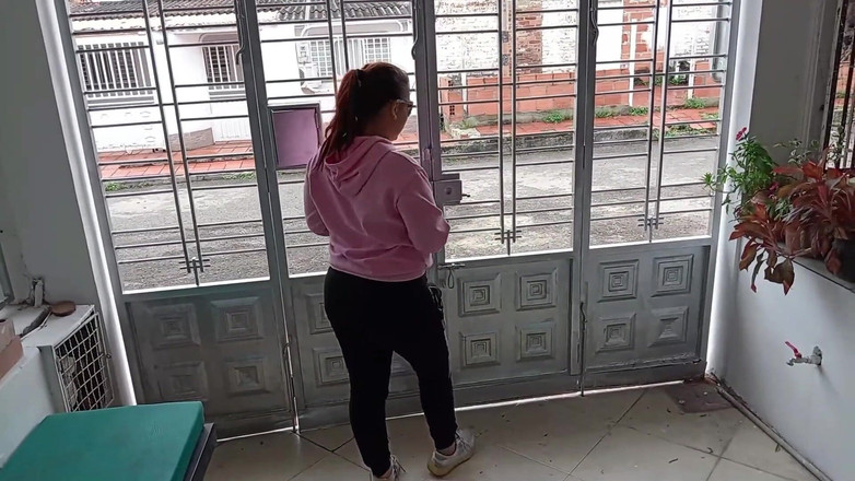 Terciopela: Я снимаю видео, чтобы показать моему сводный брату, как я трахаю мою соседку, часть 1.