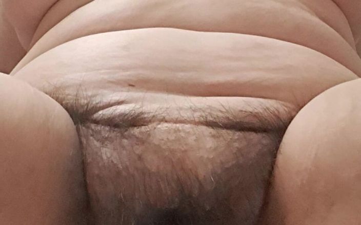 Mommy big hairy pussy: MILF Shows with Pelvic Movements How She Likes to Fuck