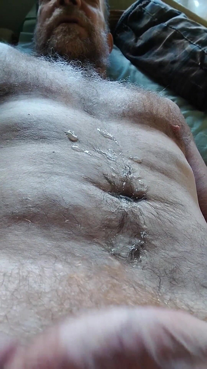 Hairyartist: 巨人用他巨大的鸡巴压倒你