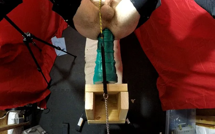 Fist slave: Solo self fuck in sling